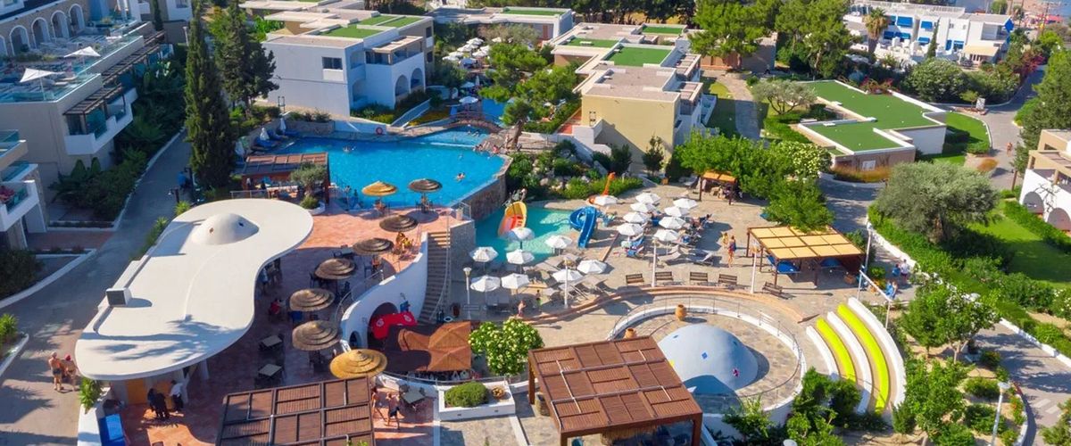 obiekt, teren hotelu, basen