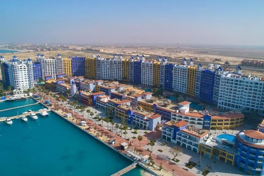 teren hotelu, basen, plaża