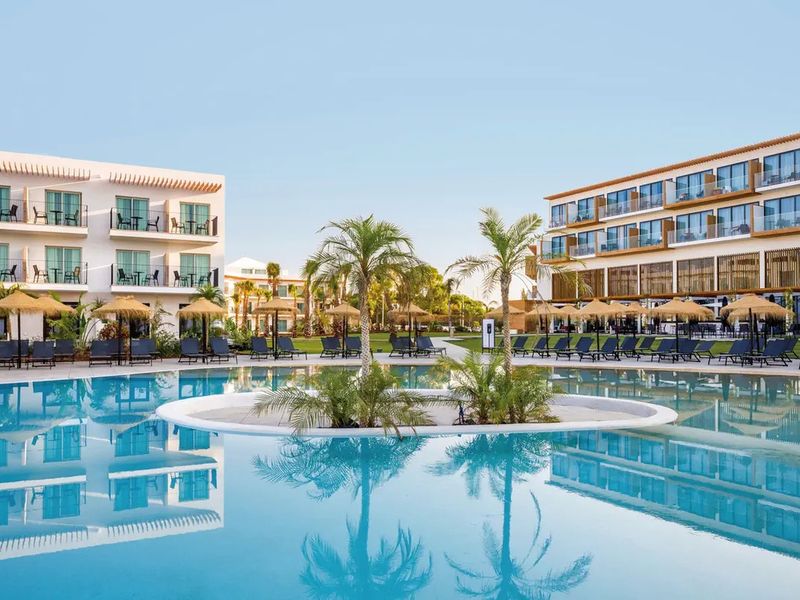 AP Cabanas Beach & Nature