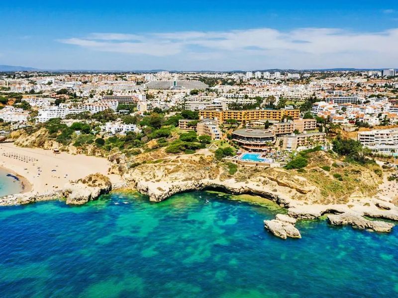 Auramar Beach Resort