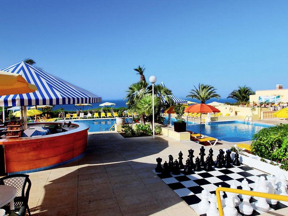 basen, pool bar