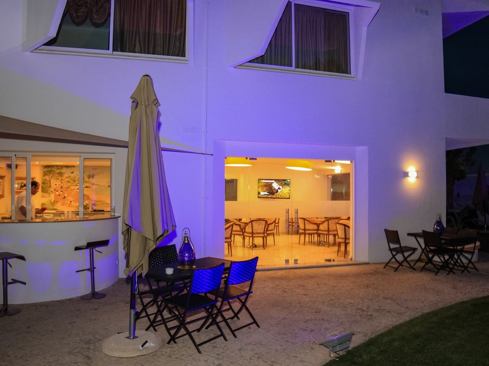 teren hotelu, drink bar