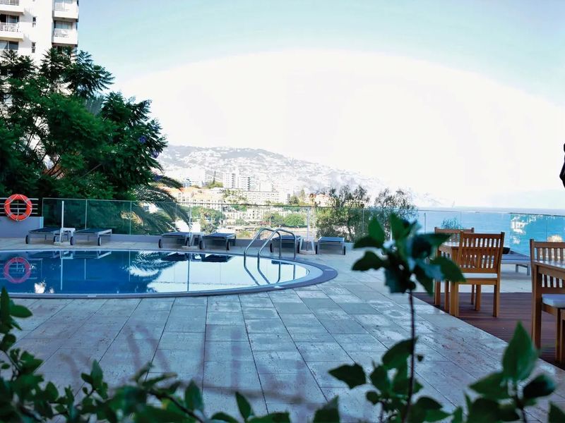 Madeira Regency Cliff