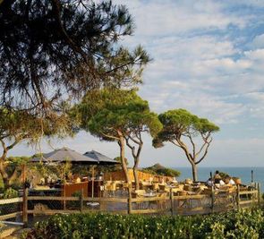 Pine Cliffs Residence