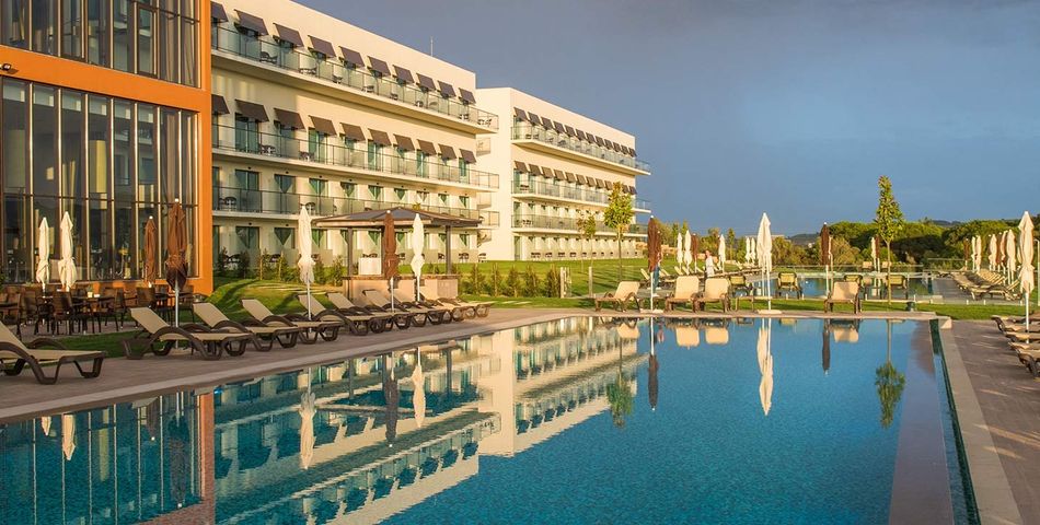 budynek główny, teren hotelu, basen