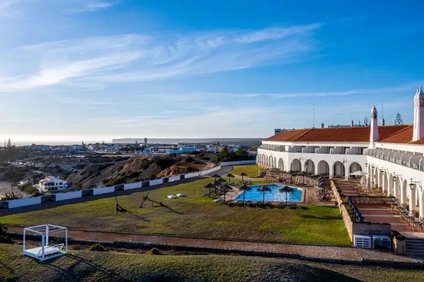 teren hotelu, basen, plaża