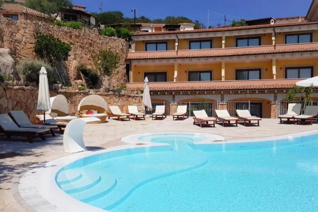 basen, teren hotelu, obiekt