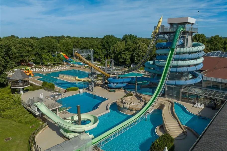 basen, aquapark, zjeżdżalnia