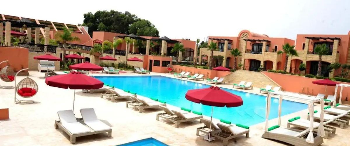 obiekt, teren hotelu, basen