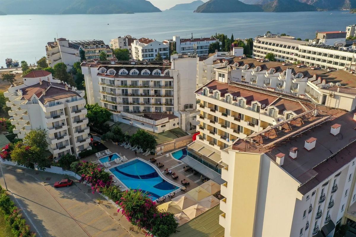 obiekt, teren hotelu, basen