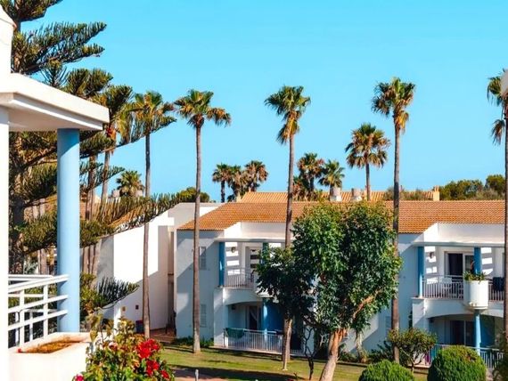 obiekt, teren hotelu