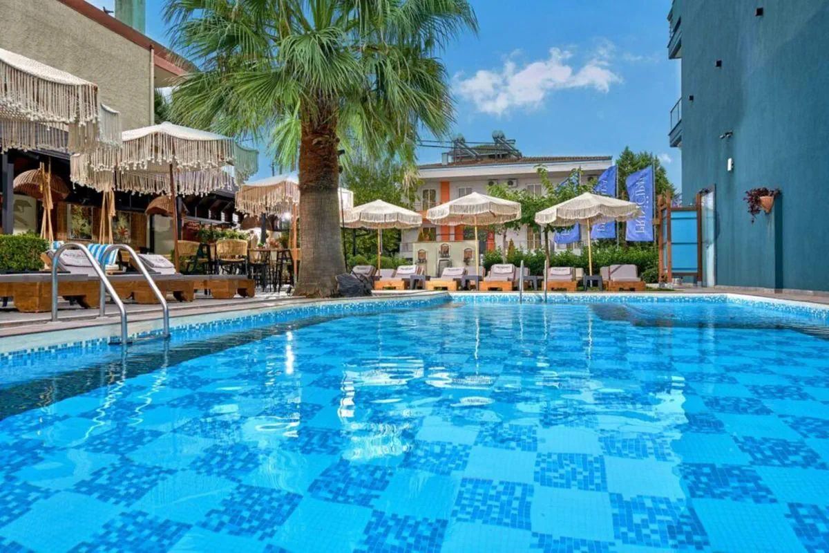 obiekt, teren hotelu, basen