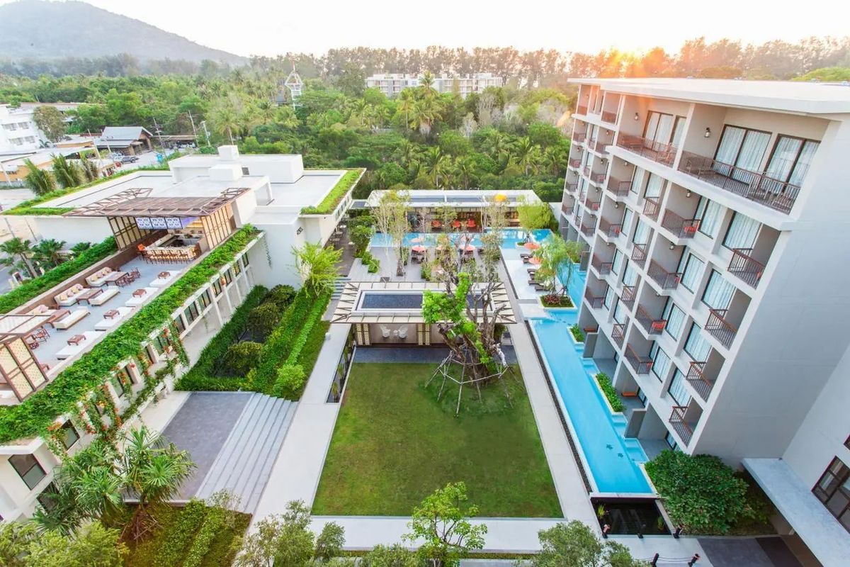 basen, teren hotelu