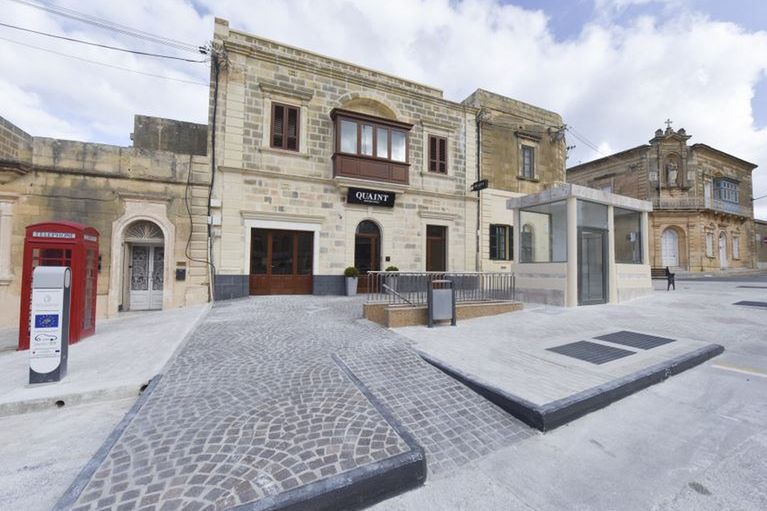 budynek główny, teren hotelu