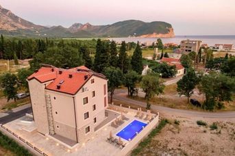 Queen Luxury Apartments