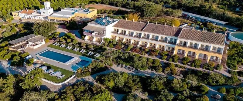 basen, teren hotelu