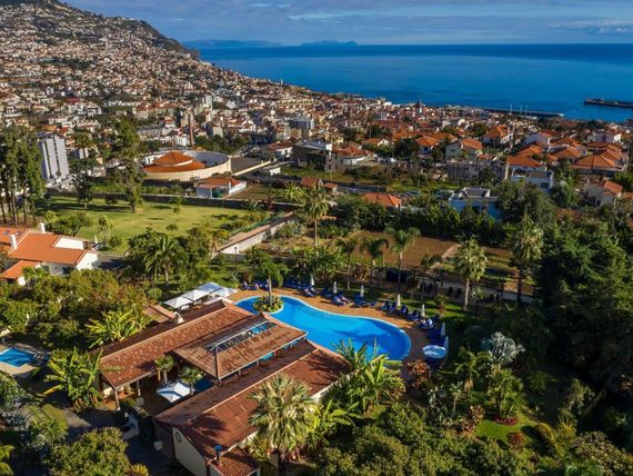 obiekt, teren hotelu, basen