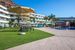 teren hotelu, basen, góry