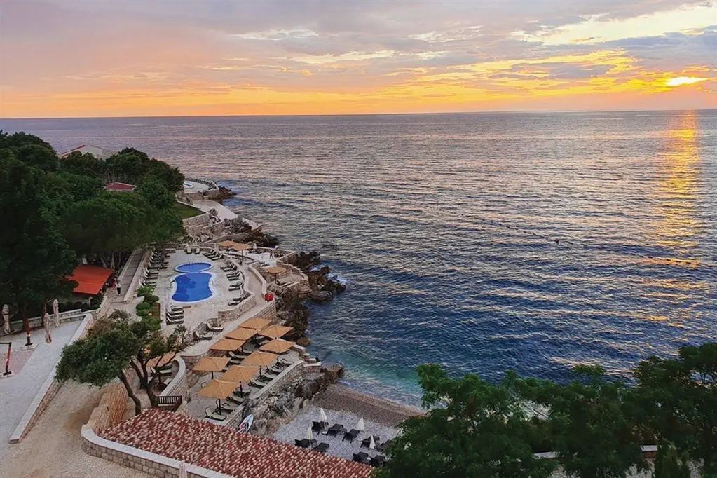 teren hotelu, basen, plaża