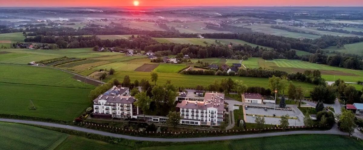 obiekt, budynek główny, teren hotelu