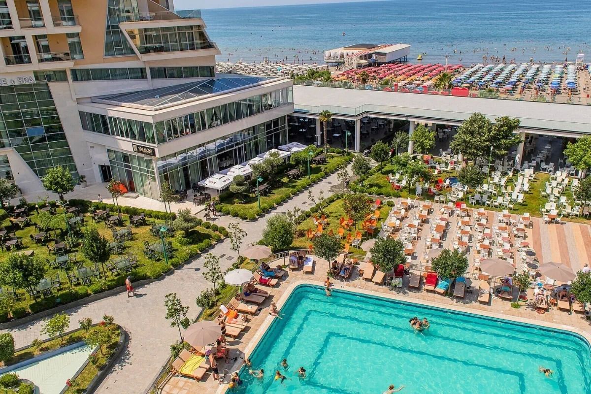 basen, teren hotelu