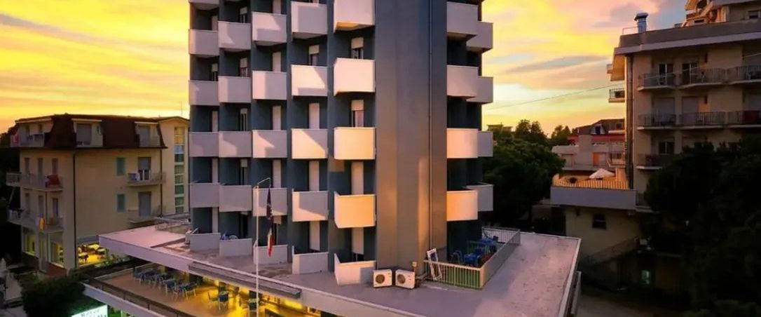 teren hotelu, budynek główny, obiekt