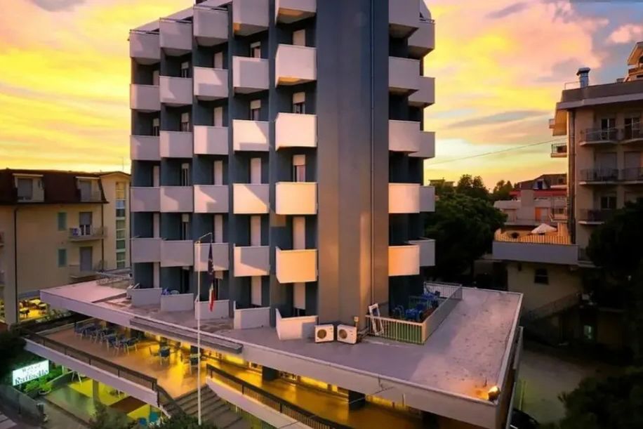 teren hotelu, budynek główny, obiekt