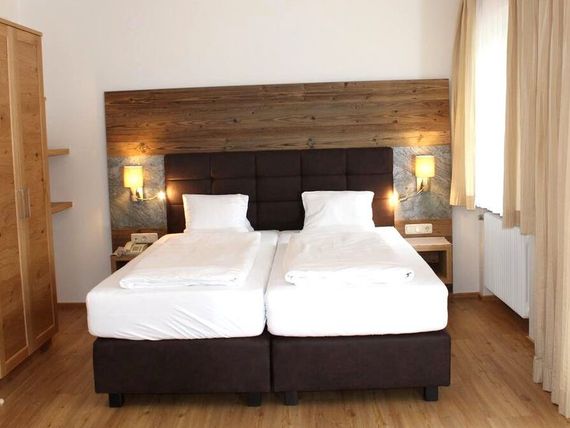 Rauscher &amp;amp; Paracels 3*