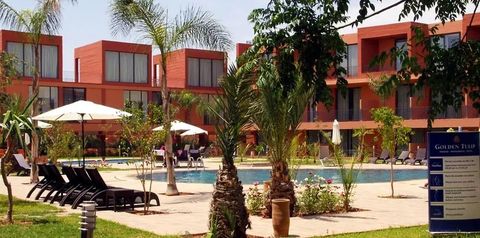 obiekt, teren hotelu, basen