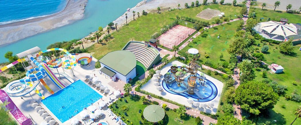 teren hotelu, basen, aquapark, zjeżdżalnia