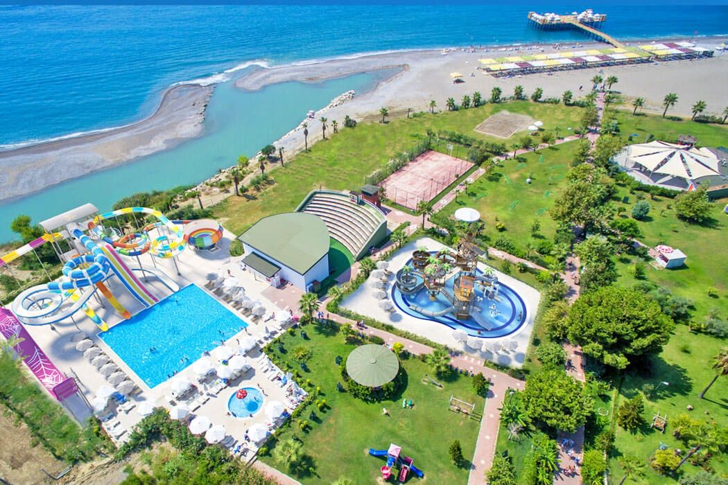 teren hotelu, basen, aquapark, zjeżdżalnia