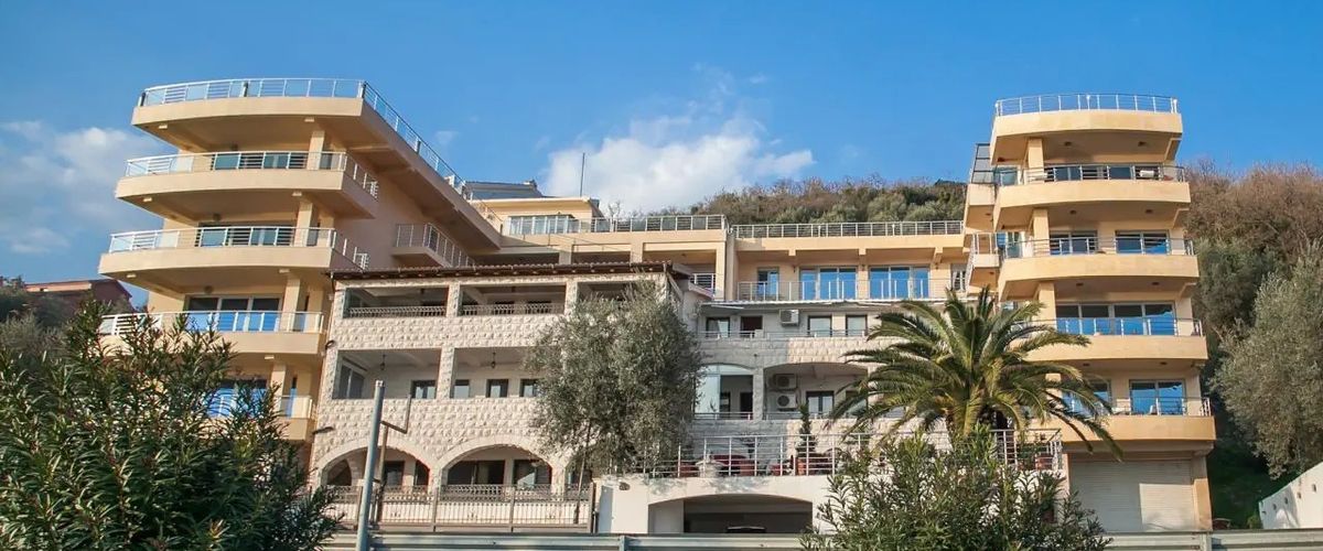 obiekt, budynek główny, teren hotelu