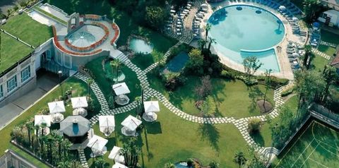 teren hotelu, basen, korty tenisowe