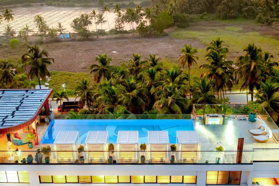 teren hotelu, basen, pool bar