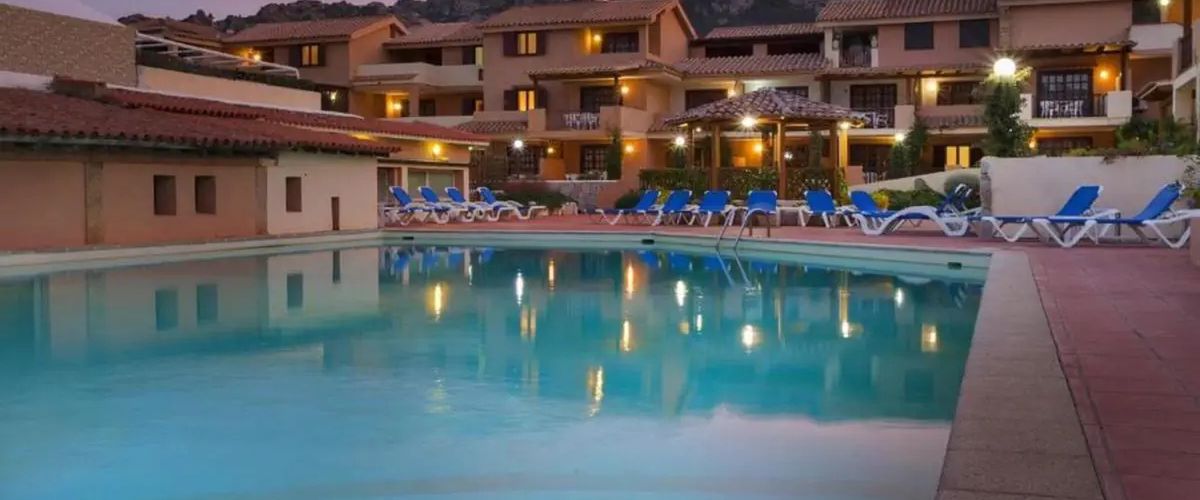 obiekt, teren hotelu, basen