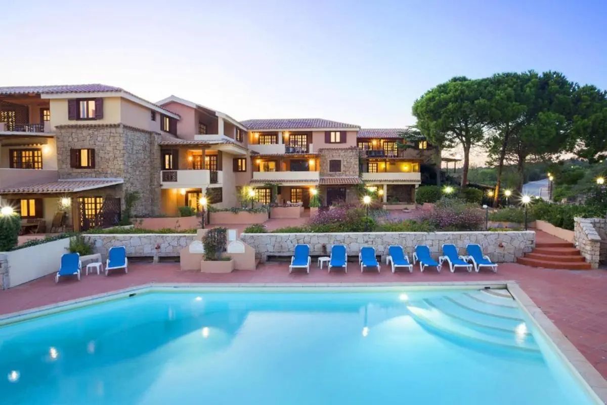 obiekt, teren hotelu, basen