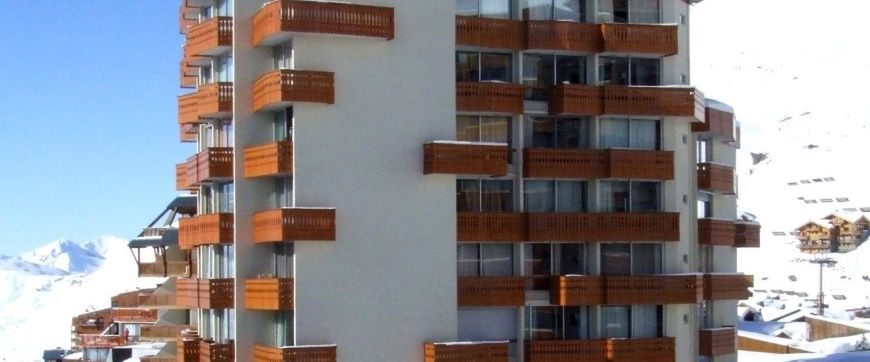 teren hotelu, budynek główny