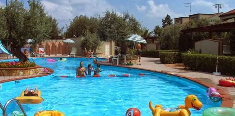 teren hotelu, zjeżdżalnia, basen