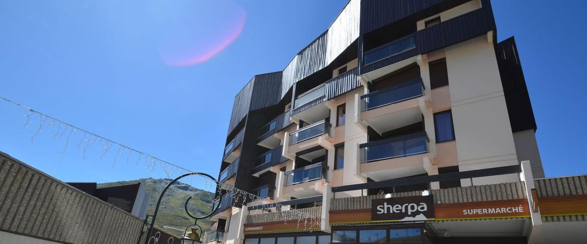 obiekt, budynek główny, teren hotelu