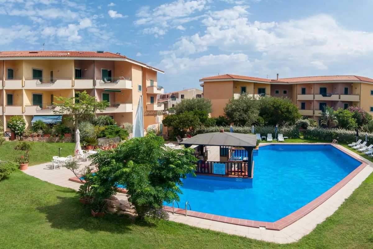 basen, teren hotelu, obiekt