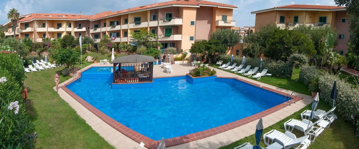 basen, teren hotelu, obiekt