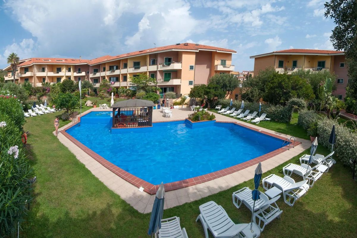 basen, teren hotelu, obiekt
