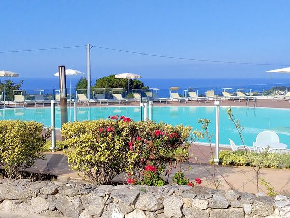 basen, teren hotelu