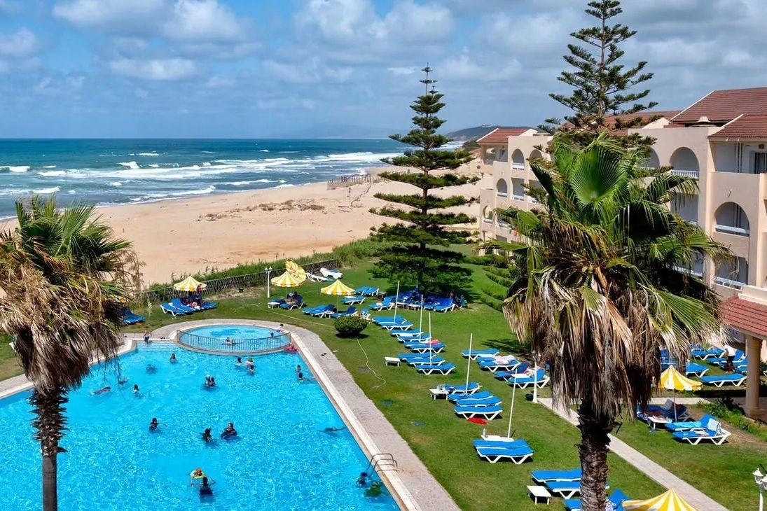 teren hotelu, basen, plaża