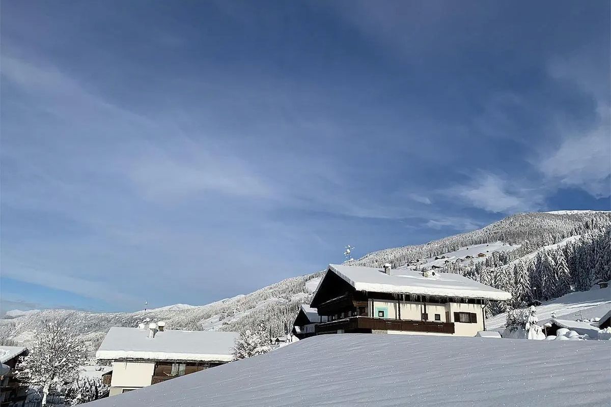 teren hotelu, budynek główny