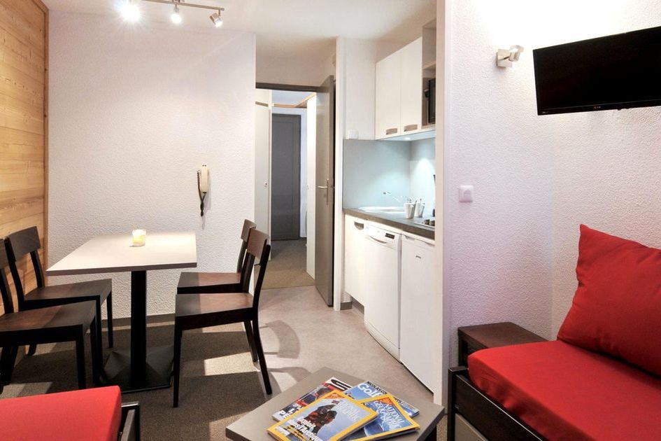 pokój, kuchnia / aneks kuchenny