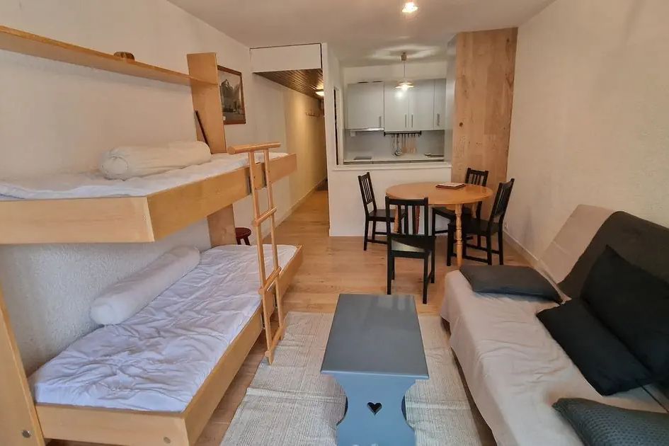 pokój, kuchnia / aneks kuchenny