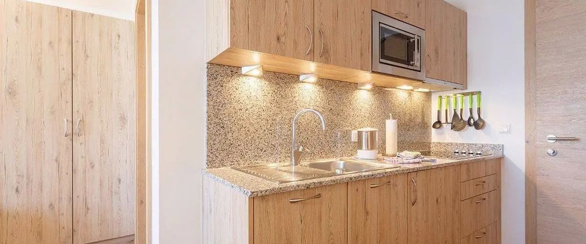 pokój, kuchnia / aneks kuchenny