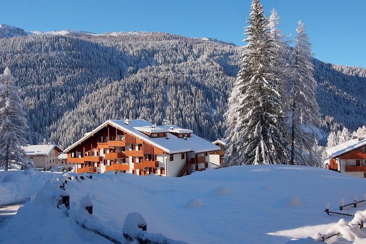 teren hotelu, budynek główny