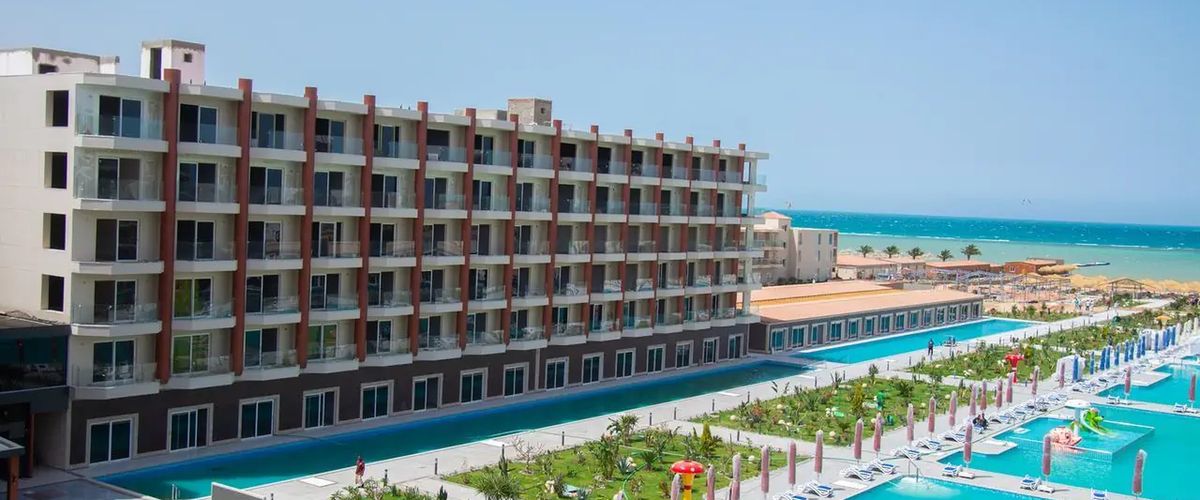 obiekt, teren hotelu, basen